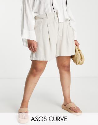 ASOS DESIGN Curve - Dad-Shorts in Hellbeige mit Leinenanteil-Neutral