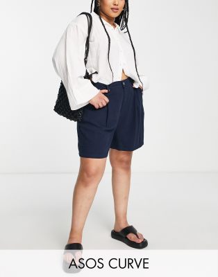 ASOS DESIGN Curve - Dad-Shorts in Marineblau mit Leinenanteil