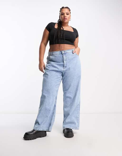 ASOS DESIGN Curve deep scoop cropped bralette in black, 4 of 4