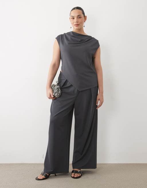 ASOS DESIGN Curve del af sæt i glat twill med draperet top i antracit, 2 af 4