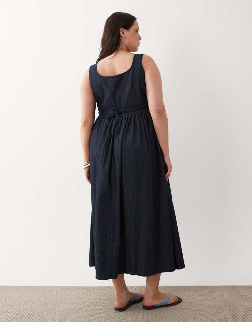 ASOS DESIGN Curve denim ballerina midi dress in rinse, 4 of 4