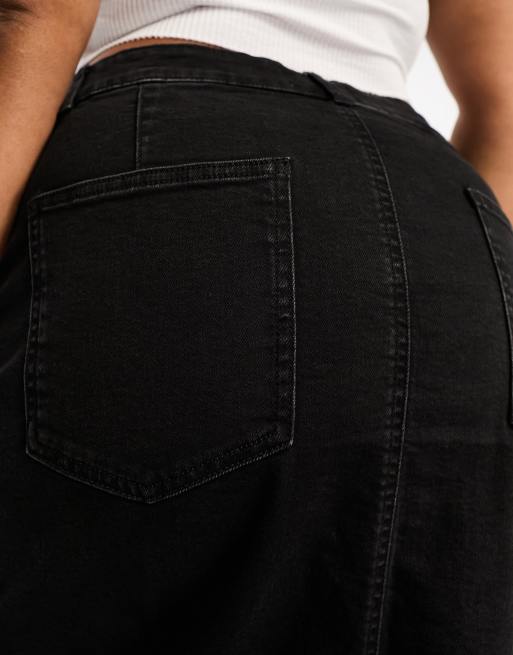 ASOS DESIGN Curve- Denim maxi-nederdel med slids i kanten i forvasket sort, 4 af 5