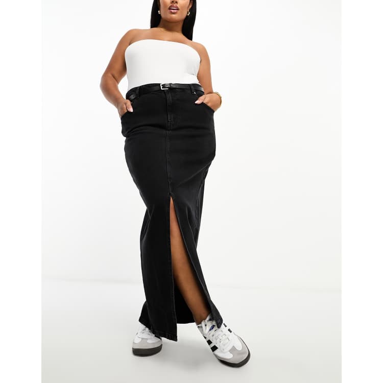 ASOS design curve long denim maxi skirt with spliy hem in washed black. 
High rise, Belt loops, Five pockets, Front split, Regular fit. 