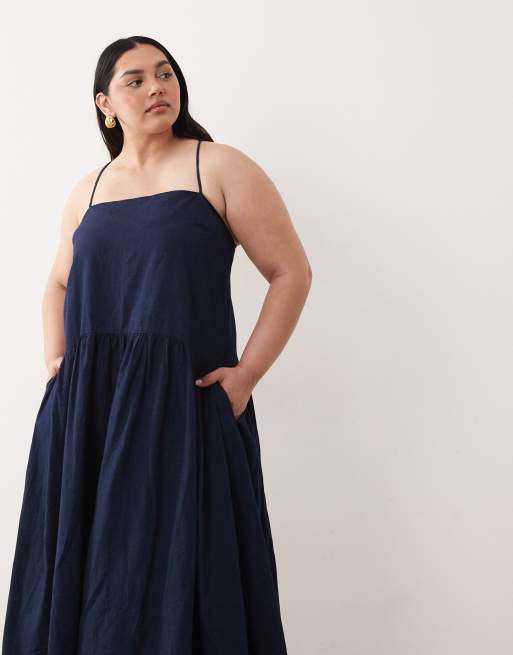 ASOS DESIGN Curve denim smock midi dress with side pockets in inky wash, 3 of 4