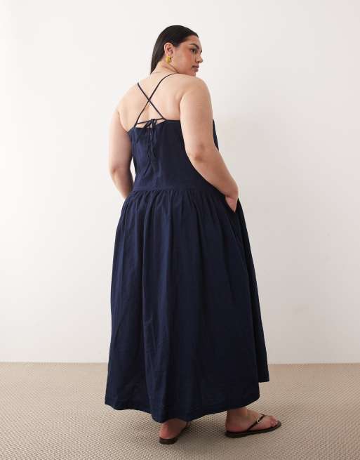 ASOS DESIGN Curve denim smock midi dress with side pockets in inky wash, 4 of 4