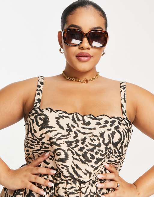ASOS DESIGN Curve – Djurmönstrad sommarklänning i midilängd med uddkant och utskurna detaljer , 3 av 4