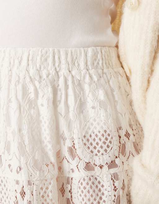 ASOS DESIGN Curve - Doorschijnende maxi rok van premium kant met textuur in wit, 3 van 5