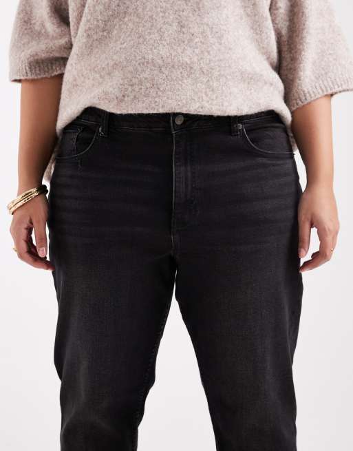 ASOS DESIGN Curve – Dopasowane jeansy mom fit w kolorze spranej czerni, 5 z 5