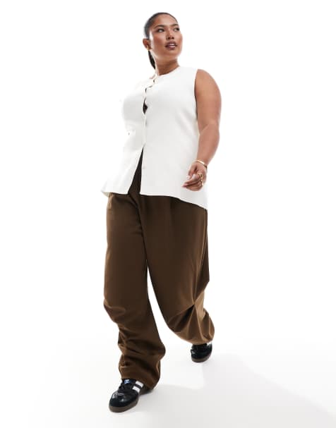 ASOS DESIGN Curve tailored wide leg trousers with knee pleat detail in mocha