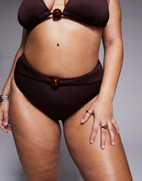 ASOS DESIGN Curve – Dora – Czekoladowy dół od bikini premium z podwyższonym stanem, wysokimi wycięciami, paskiem i koralikiem - view 1