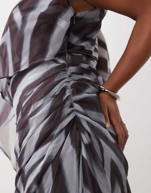 ASOS DESIGN Curve draperet batwing-maxikjole med asymmetrisk ét ærme og zebra-agtig abstrakt stribe, 4 af 4
