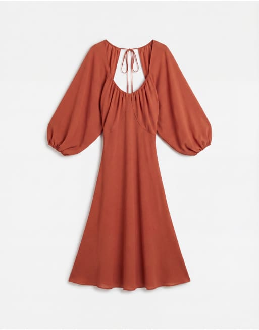 ASOS DESIGN Curve – Drapiertes Maxikleid in Rostrot mit drapierten Blousonärmeln und Quastenbindung, 5 von 8