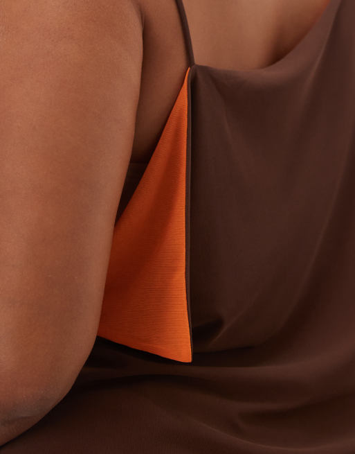 ASOS DESIGN Curve dubbellager kontrastmesh asymmetrisk tanktop i brun och orange, 3 av 4