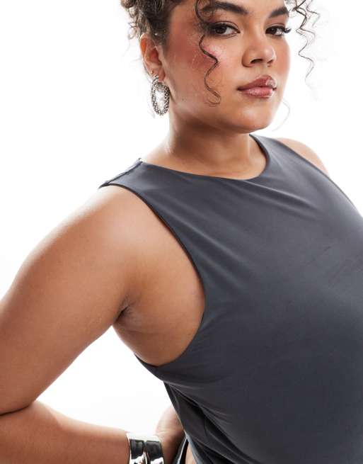 ASOS DESIGN Curve – Dwuwarstwowy przylegający krótki top w grafitowym kolorze, 3 z 4