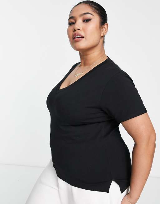 ASOS DESIGN Curve – Edit Luxe – Eng geschnittenes T-Shirt in Schwarz mit weitem V-Ausschnitt, 3 von 4