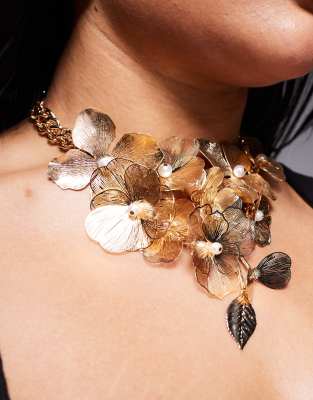ASOS DESIGN Curve - Edizione limitata - Collana color oro con dettagli floreali a filo metallico