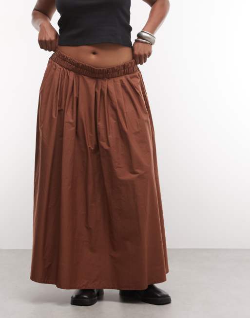 ASOS DESIGN Curve elasticated waist volume midi skirt in brown, 2 of 5