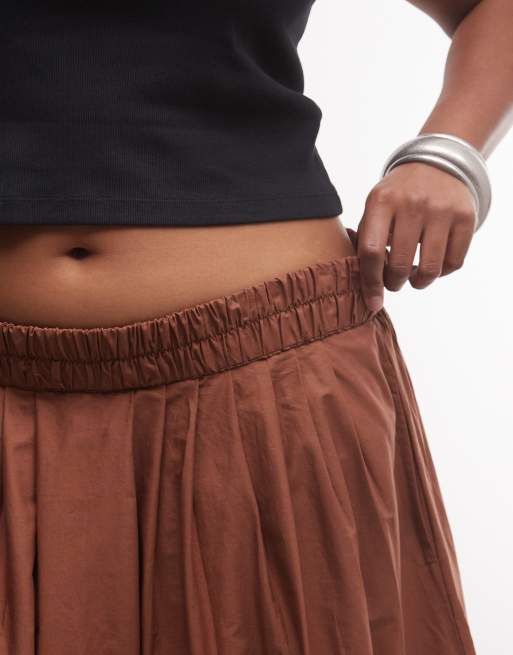 ASOS DESIGN Curve elasticated waist volume midi skirt in brown, 3 of 5