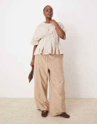 ASOS DESIGN Curve - Elegante Hose in gestreiftem Taupe mit lockerem, geradem Schnitt-Bunt