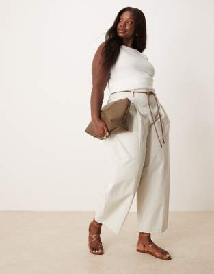 ASOS DESIGN Curve - Elegante Hose in Steingrau mit Faltendetail und extremer Karottenpassform-Neutral