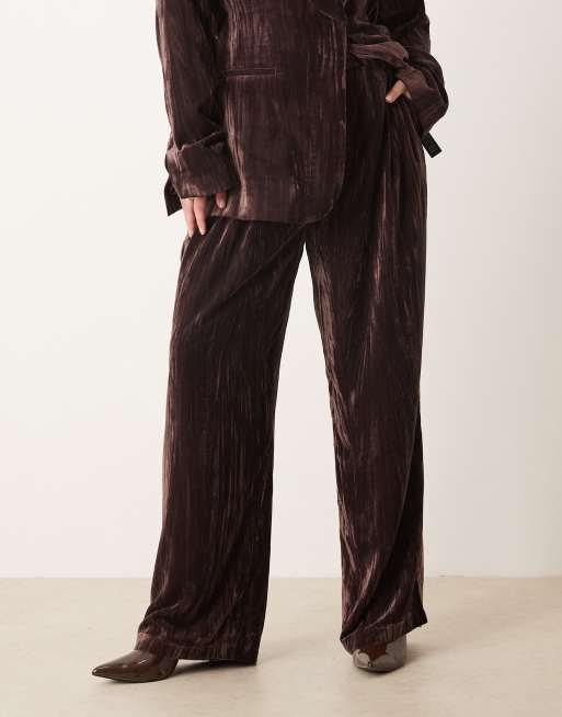 ASOS DESIGN Curve – Elegante Samthose in Schokobraun mit hohem Bund und geradem Bein, Kombiteil, 2 von 5