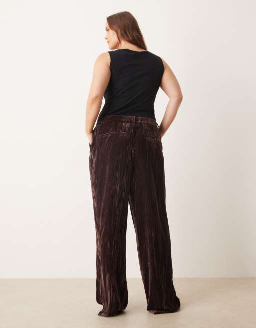 ASOS DESIGN Curve – Elegante Samthose in Schokobraun mit hohem Bund und geradem Bein, Kombiteil, 4 von 5
