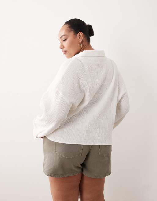 ASOS DESIGN Curve - Elfenbensfarvet cropped skjorte i bomuld med tekstur, 4 af 4