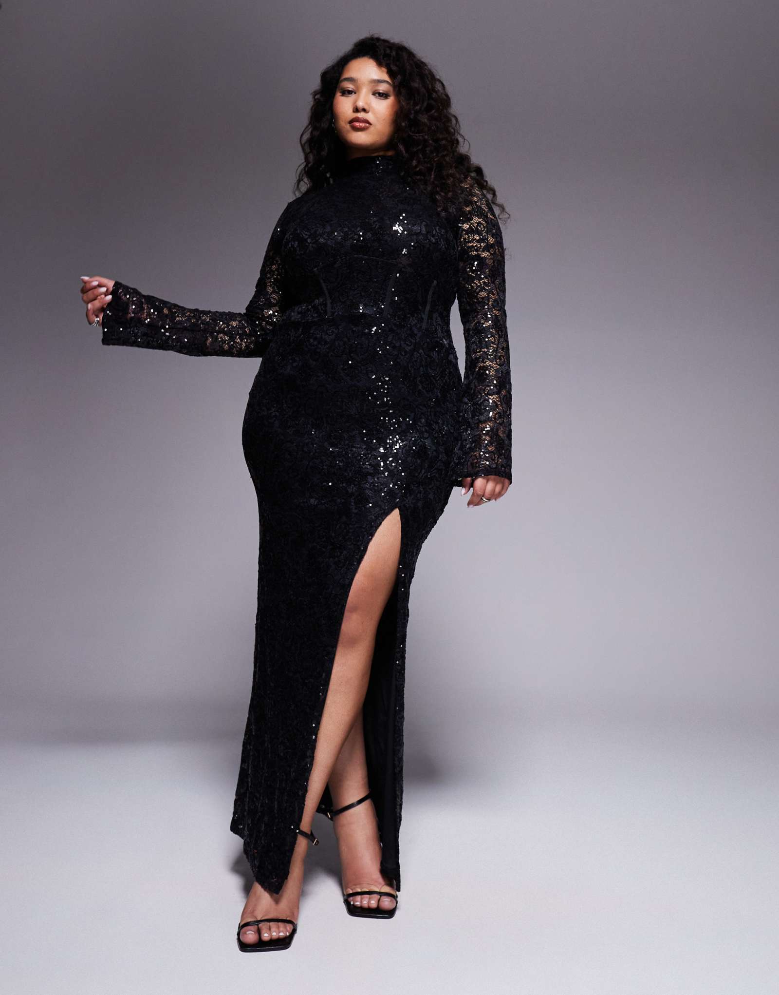 Макси-платье ASOS DESIGN Curve, украшенное кружевом, с длинным рукавом и разрезом черного цвета