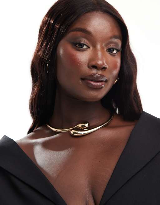 ASOS DESIGN Curve – Eng anliegende Spangenhalskette mit ineinandergreifendem Tropfen-Design in Gold-Optik