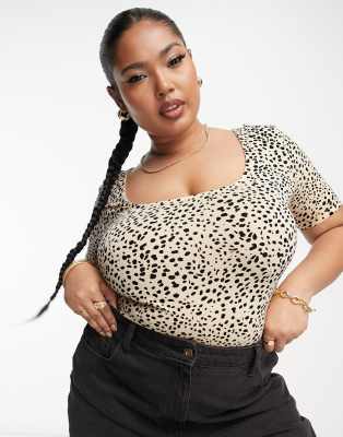 ASOS DESIGN Curve - Eng geschnittener Body mit kleinem Leopardenmuster und T-Shirt-Schnitt-Bunt