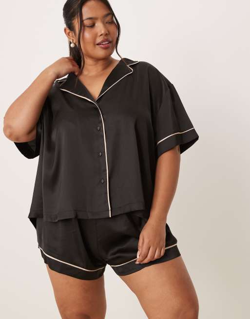 ASOS DESIGN Curve - Ensemble de pyjama avec chemise oversize à manches courtes et short en satin - Noir, 3 de 4