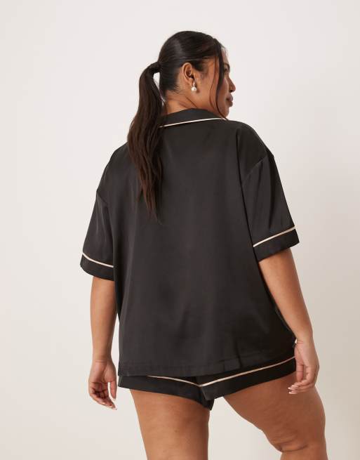 ASOS DESIGN Curve - Ensemble de pyjama avec chemise oversize à manches courtes et short en satin - Noir, 4 de 4