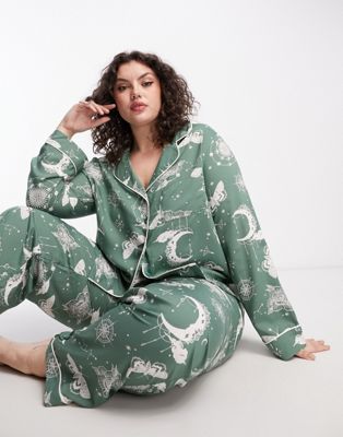 ASOS DESIGN Curve - Ensemble de pyjama en modal avec pantalon et chemise à imprimé astrologie - Vert sauge