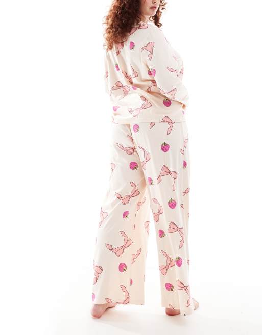 ASOS DESIGN Curve - Ensemble de pyjama top manches longues et pantalon avec détail nœud et fruit - Rose, 4 de 4