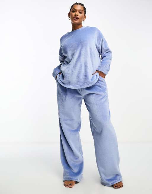 ASOS DESIGN Curve exclusive lounge super soft fleece sweat & pants set in blue , 3 of 4