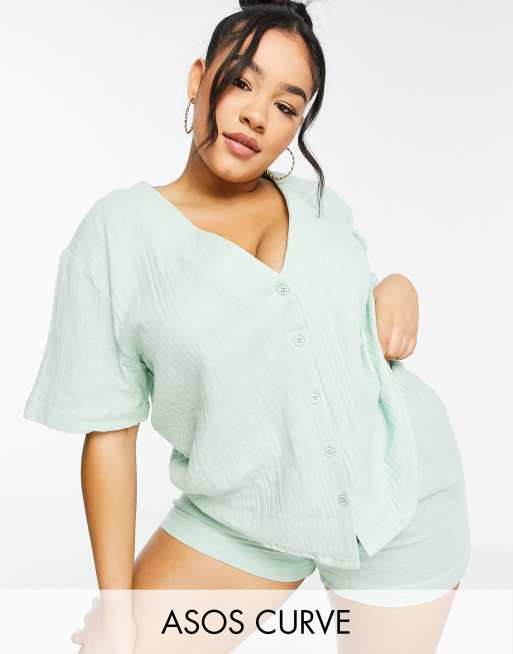 ASOS DESIGN Curve – Exclusive – Pyjama-Set mit Hemd ohne Kragen und Shorts aus Baumwoll-Gaze in Minzgrün