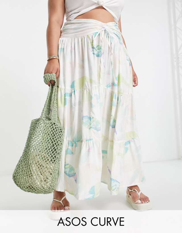 ASOS DESIGN - curve exclusive ruched channel maxi skirt in swirl print