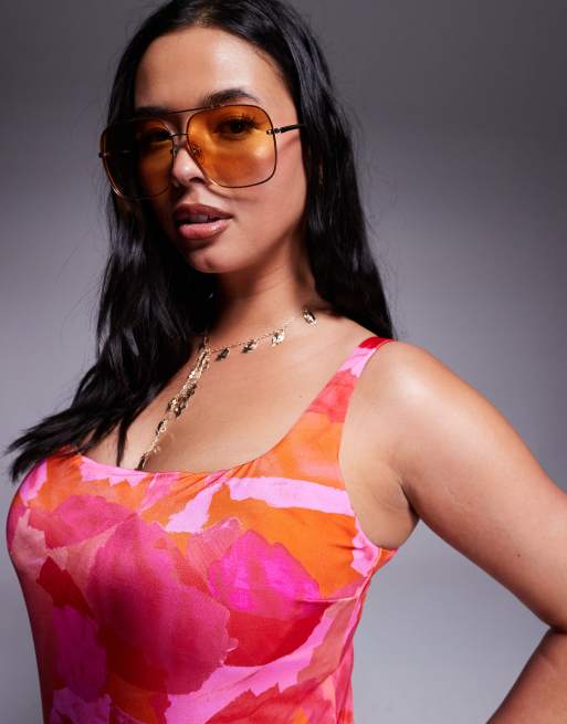 ASOS DESIGN Curve - Exclusives - Arina - Ultimate Revenge - Corrigerend badpak met vierkante hals en abstracte print in roze en rood, 3 van 4