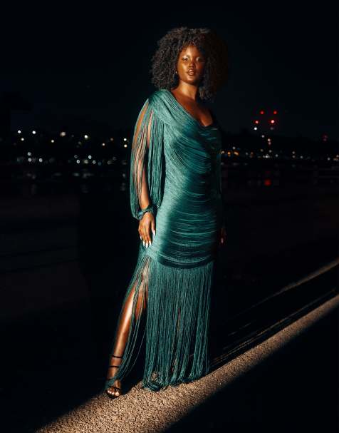 ASOS DESIGN Curve - Exclusivité - Robe longue à franges et col bénitier avec manches amples - Vert forêt - view 1