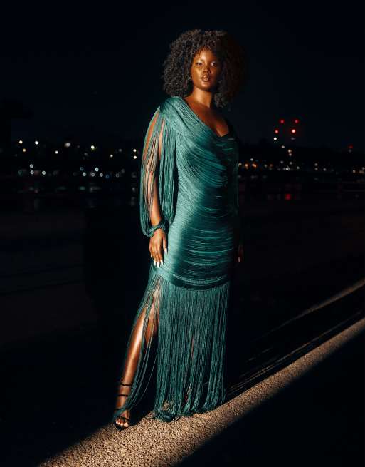 ASOS DESIGN Curve - Exclusivité - Robe longue à franges et col bénitier avec manches amples - Vert forêt
