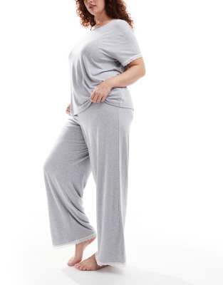 ASOS DESIGN Curve Exklusiv - Weiches Pyjama-Set aus T-Shirt und Hose in meliertem Grau mit Spitzenkante