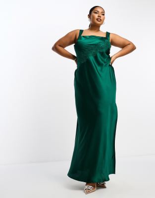 ASOS DESIGN Curve - Exklusives Maxikleid aus Satin in Waldgrün mit Spitzenapplikation