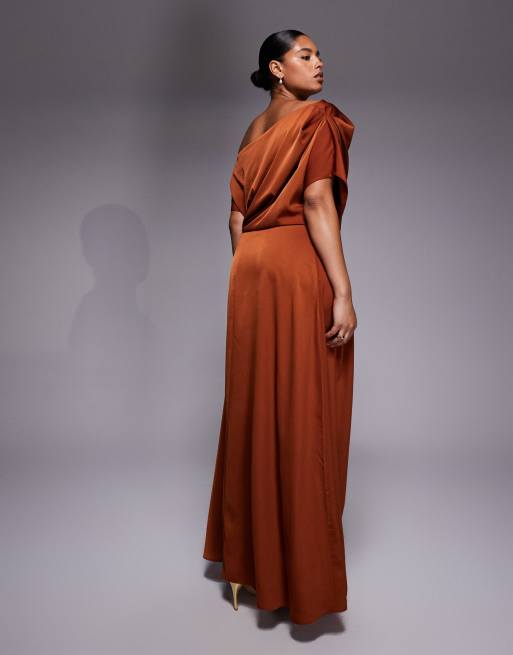 ASOS DESIGN Curve – Exklusives Satin-Maxikleid in Rost mit abfallender Schulterpartie und seitlichem Schlitz, 4 von 4