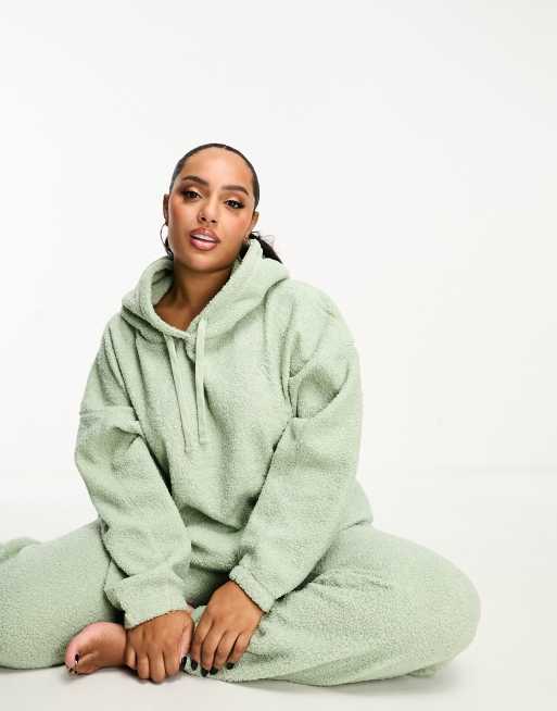 ASOS DESIGN Curve – Exklusivt – Salviagrönt mysset i teddy med huvtröja och mjukisbyxor