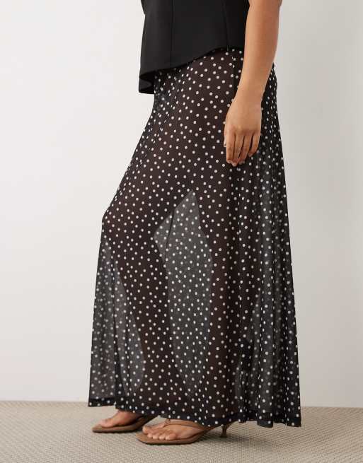 ASOS DESIGN Curve - Falda larga negra transparente con estampado de lunares de malla, 3 de 5