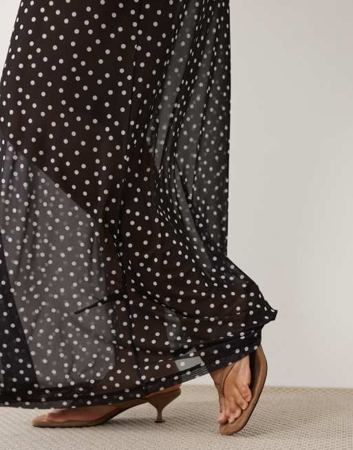 ASOS DESIGN Curve - Falda larga negra transparente con estampado de lunares de malla, 4 de 5