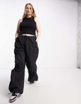 ASOS DESIGN Curve - Fallschirm-Cargohose in Schwarz