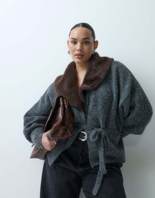 ASOS DESIGN Curve faux fur collar wrap cardigan in grey, 3 of 5