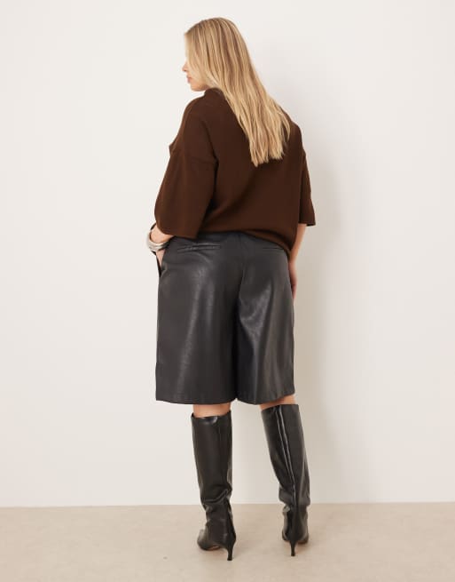 ASOS DESIGN Curve faux leather longline shorts in navy, 3 of 5