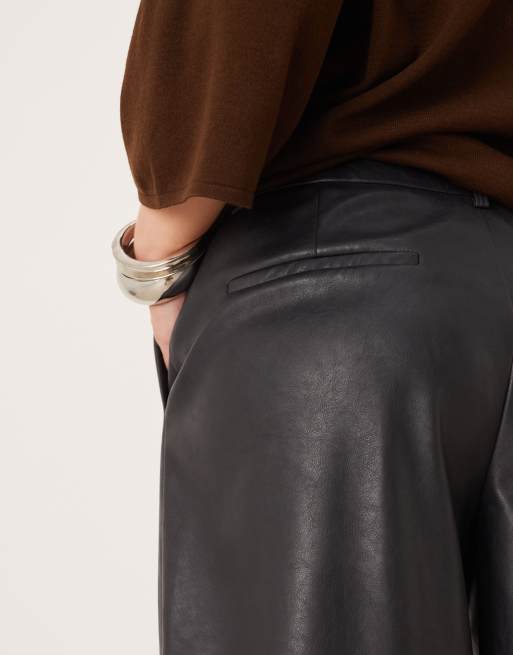 ASOS DESIGN Curve faux leather longline shorts in navy, 5 of 5